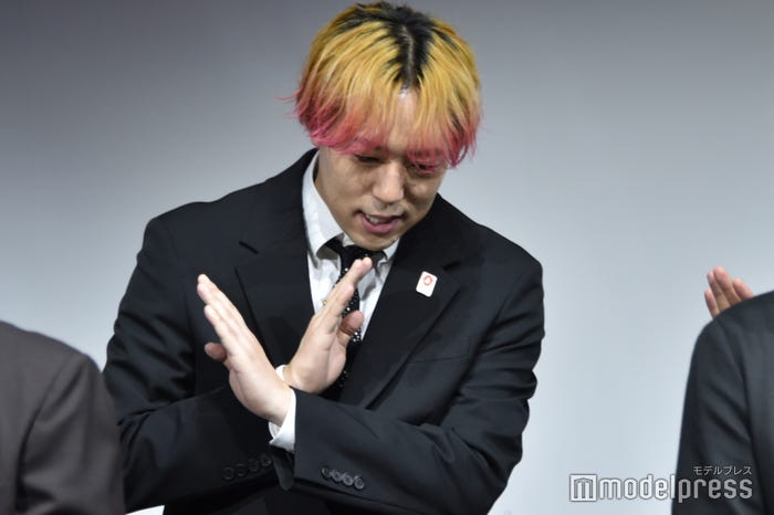 佐藤大樹からの誘いにバツを作る世界(C)モデルプレス