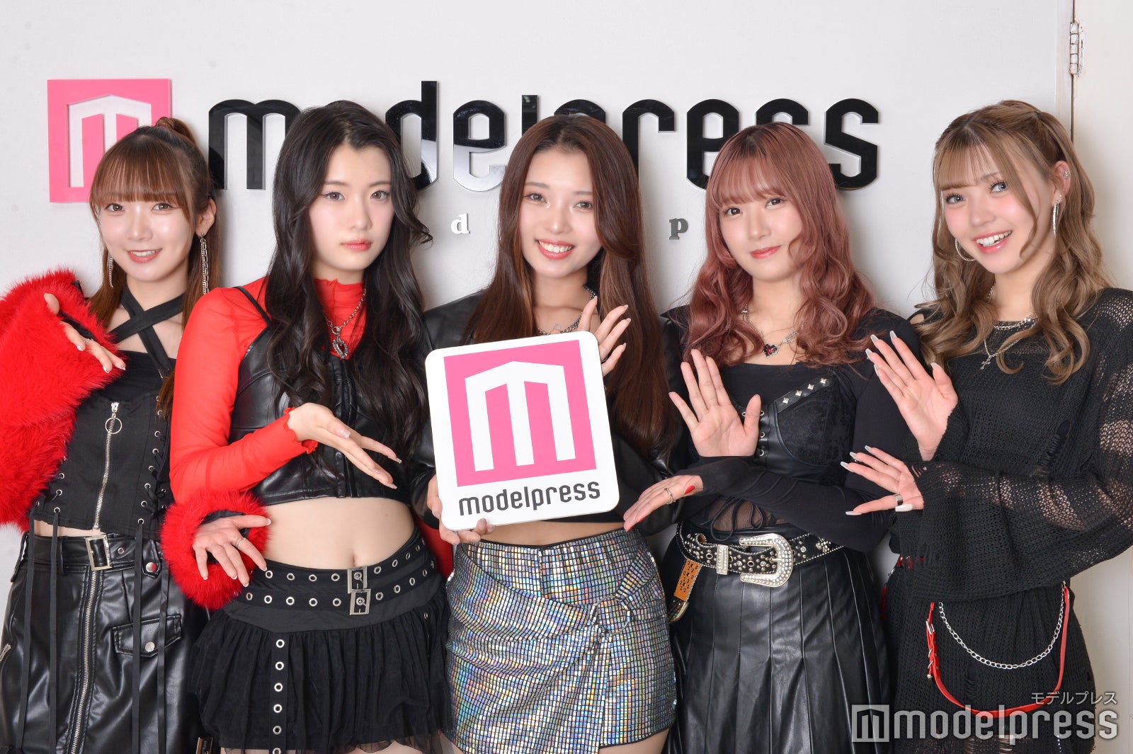 （左から）RAN、SAYA、MARINA、SUZU、YUMEKA（C）モデルプレス