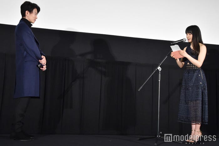 佐藤健への手紙を朗読する土屋太鳳 (C)モデルプレス