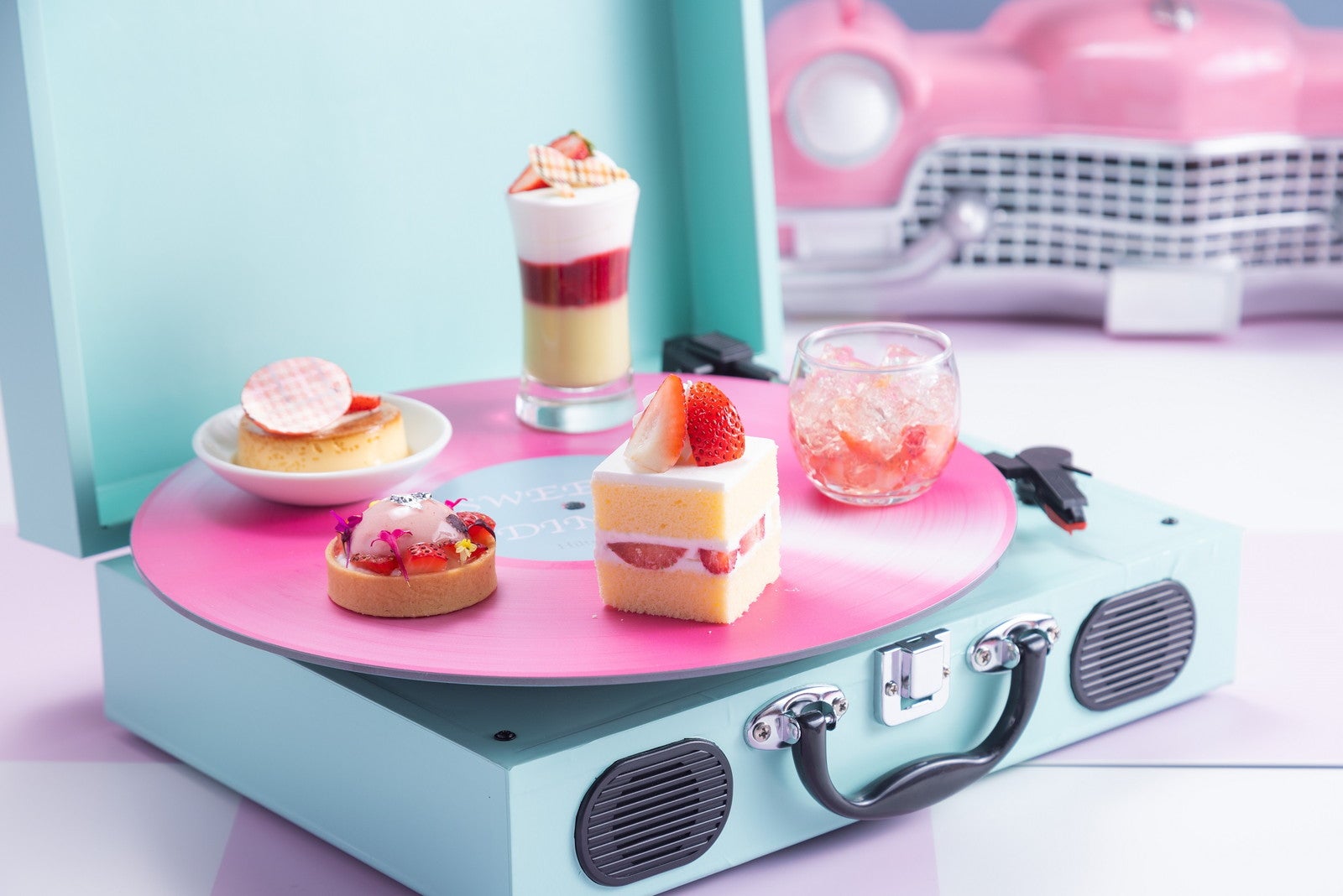 ストロベリースイーツビュッフェ 50sレトロ（提供画像）