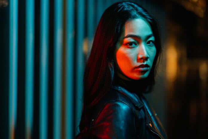 男性がとにかく沼る…「魔性の女」の特徴5つ