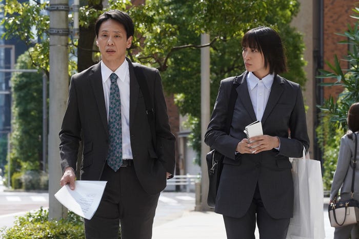 (左から)大倉孝二、杏/「競争の番人」第7話より(C)フジテレビ