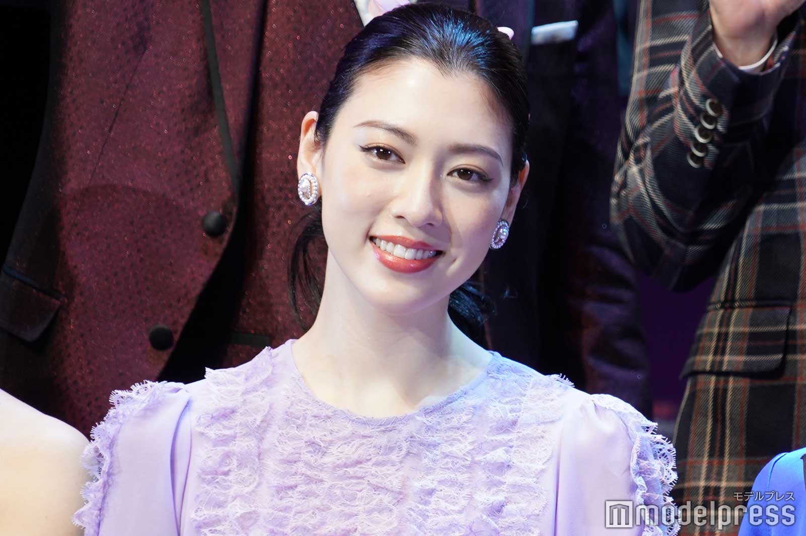 三吉彩花