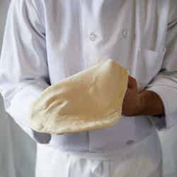 職人が練り上げ手作りする生地/画像提供:K&BROTHERS