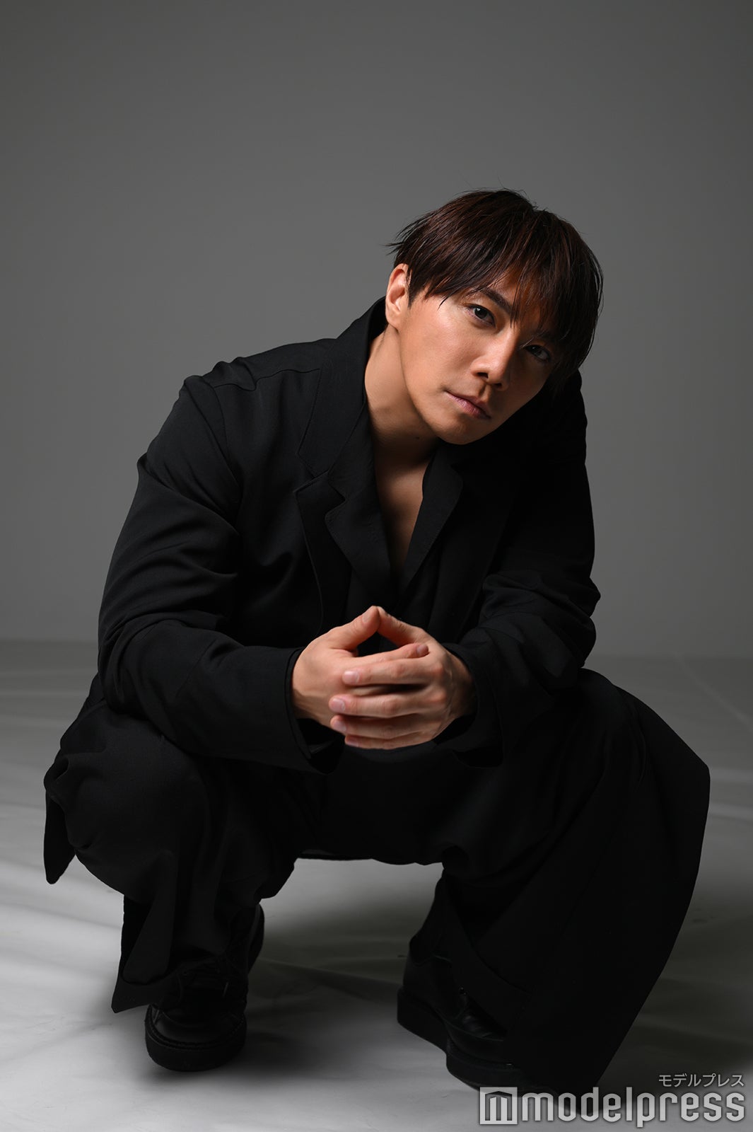 成宮寛貴／ヘアメイク：INOMATA（&’s management）スタイリスト：Remi Kawasaki（TRON）（C）モデルプレス