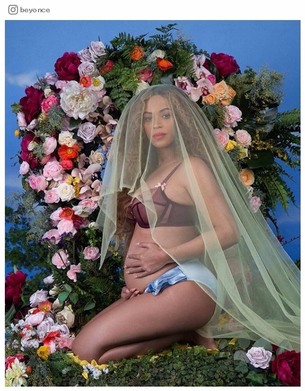 マタニティフォト披露のビヨンセ、Instagramで新記録樹立　新たな大胆ヌードショットも話題に