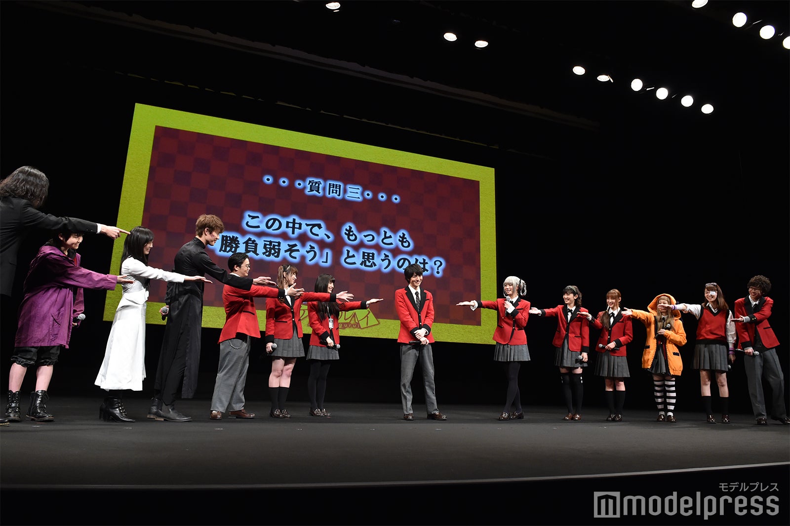 （左から）英勉監督、伊藤万理華、福原遥、宮沢氷魚、矢本悠馬、森川葵、浜辺美波、高杉真宙、池田エライザ、松田るか、中村ゆりか、三戸なつめ、柳美稀、小野寺晃良 （C）モデルプレス