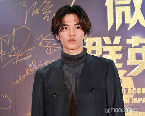 志尊淳「躍進俳優賞」受賞 小顔際立つブラックスーツで登場<WEIBO Account Festival in Japan 2019>