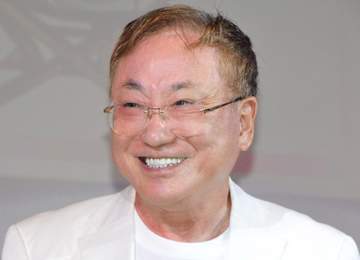 すげぇ2ショw「兄弟みたい」高須院長→駅で会った大物と記念自撮り 相手にビックリ「隣にいるのは」「大物保守論客同士」「最強の2人」