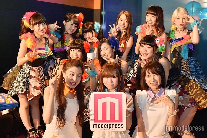 Re:ガールズ（前列）とCheeky Parade