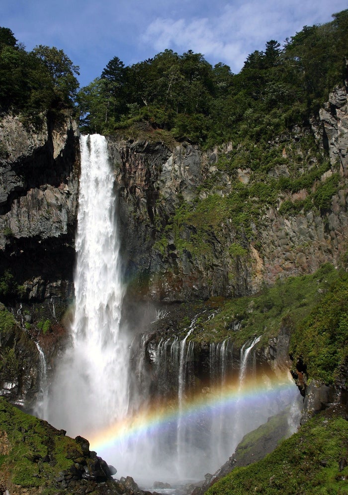 間近で見る滝は圧巻、たくさん雨が降った後は晴れると虹が架かることも（提供画像）
