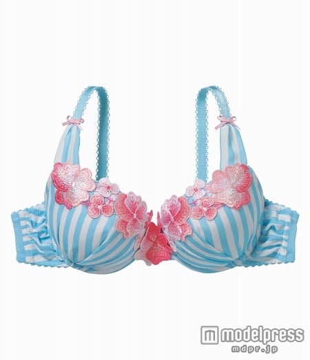 矢野未希子が「PJ」初夏号別冊表紙で着用したボムバストパンジーブラ