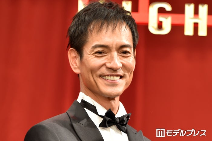 沢村一樹、イメチェン新ヘアに「渋くてかっこいい」「ドキッとした」と反響「虎に翼」共演・松山ケンイチから“神木隆之介デザインラベル”自家製トマトジュースも