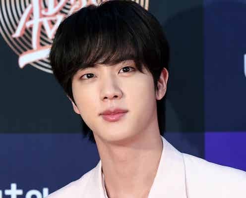 BTS事務所、JIN入隊中のマナーについて注意喚起 メッセージ受付方法も説明「アーティストが直接見られるようサポート」