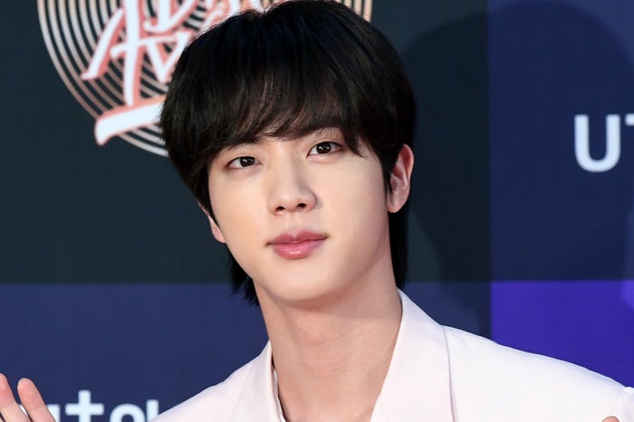 BTSジン、除隊控え所属事務所が呼びかけ 翌日にはファンと“ハグ会”開催