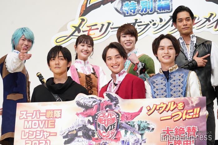 (後列左から)綱啓永、尾碕真花、小原唯和、岸田タツヤ(前列左から)長田成哉、一ノ瀬颯、兵頭功海(C)モデルプレス