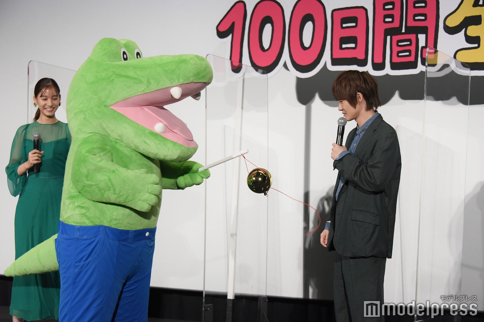 ワニと神木隆之介（C）モデルプレス