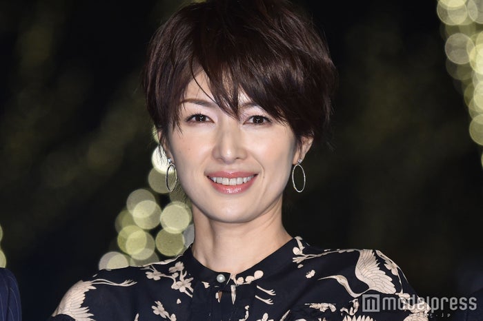 吉瀬美智子、個性派ミラー・間接照明…センス溢れる自宅お手洗い公開「自宅とは思えない高級感」「洗練されたバーみたい」の声