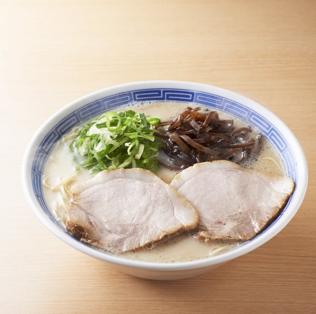 「名島亭」の築炉釜出し 豚骨ラーメン／画像提供：力の源ホールディングス