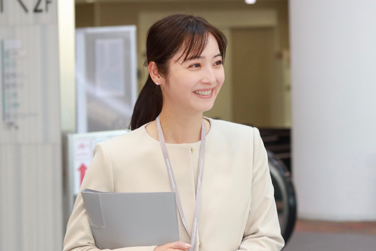 佐々木希「天久鷹央の推理カルテ」第1話（C）テレビ朝日