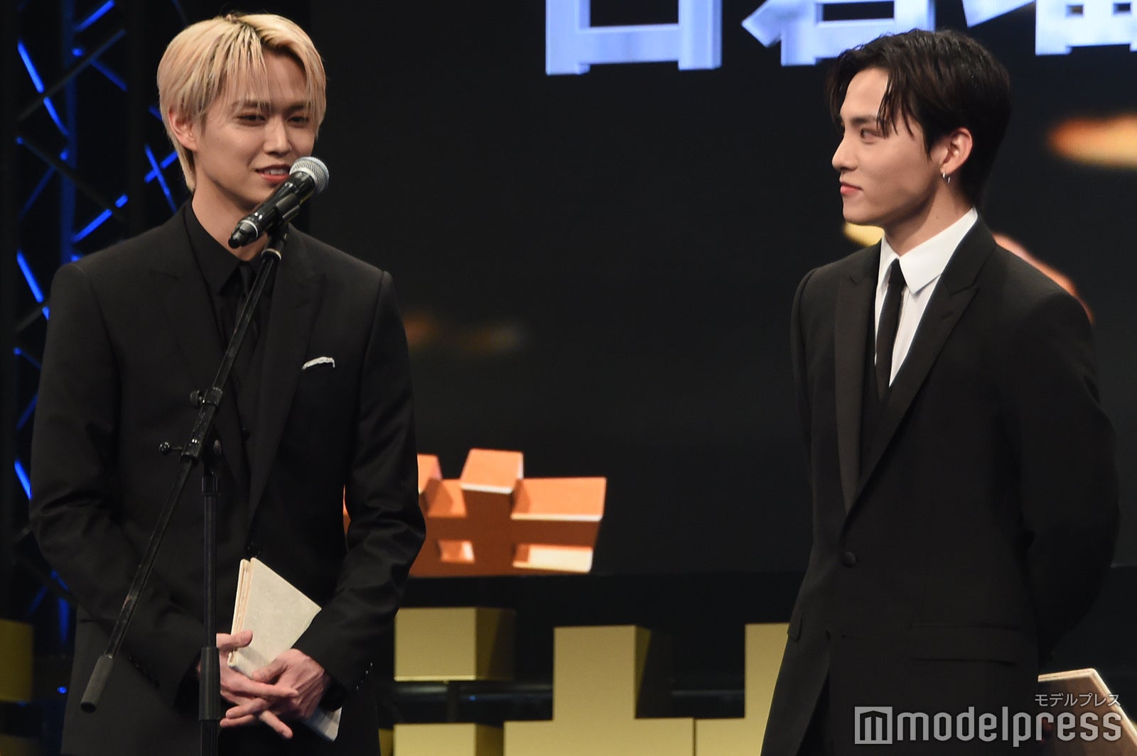 白岩瑠姫、川西拓実（C）モデルプレス