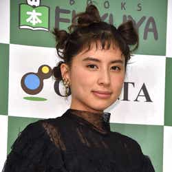 ラブリ ピンク ぱっつん前髪でイメチェン 何色でも似合う オーラがすごい モデルプレス