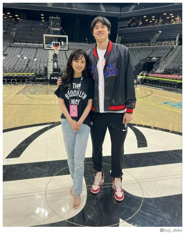 久慈暁子アナ、夫・渡邊雄太選手と“肩抱き”2ショット NBAレギュラーシーズン終了に労いの声