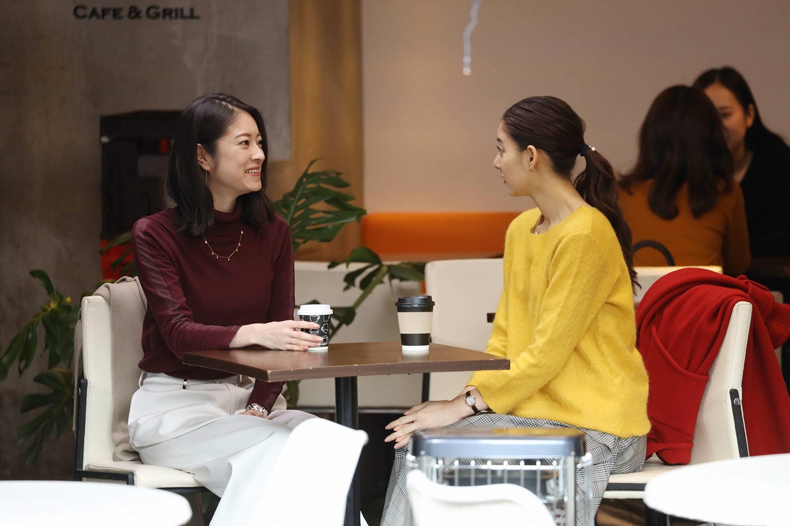 関めぐみ、新木優子／「トレース～科捜研の男～」第2話より（C）フジテレビ