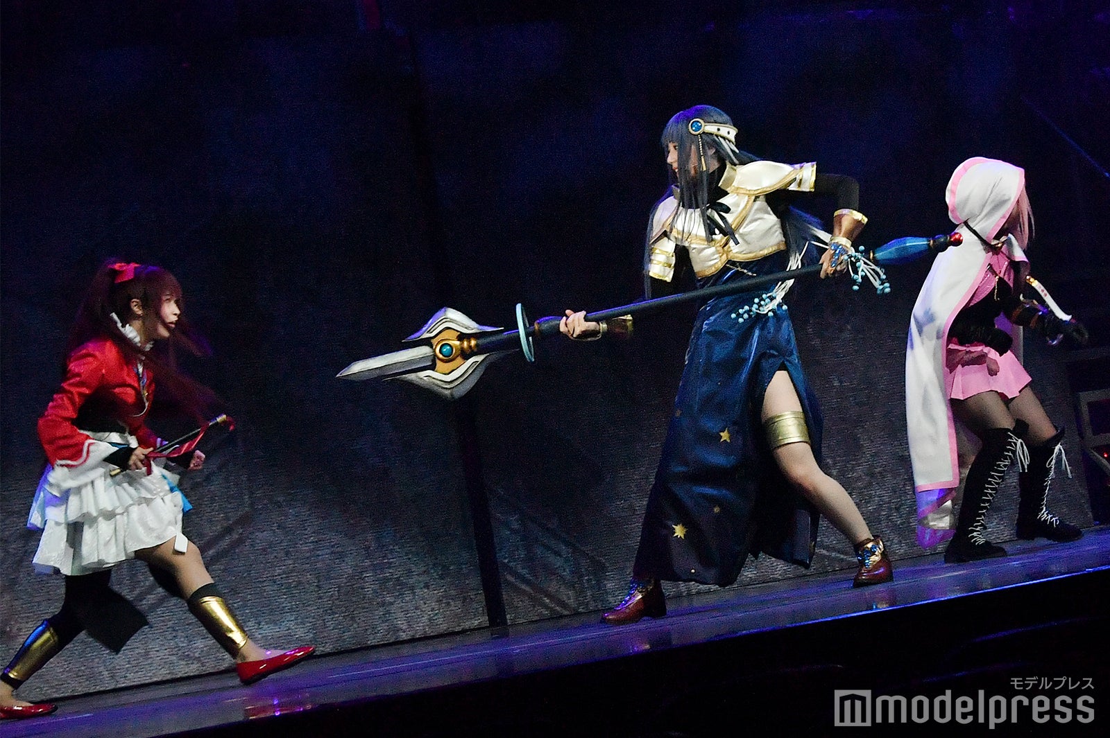 佐々木美玲、柿崎芽実／ゲネプロの様子 （C）モデルプレス