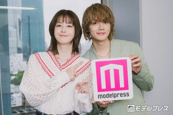 松本若菜、佐野勇斗(C)モデルプレス