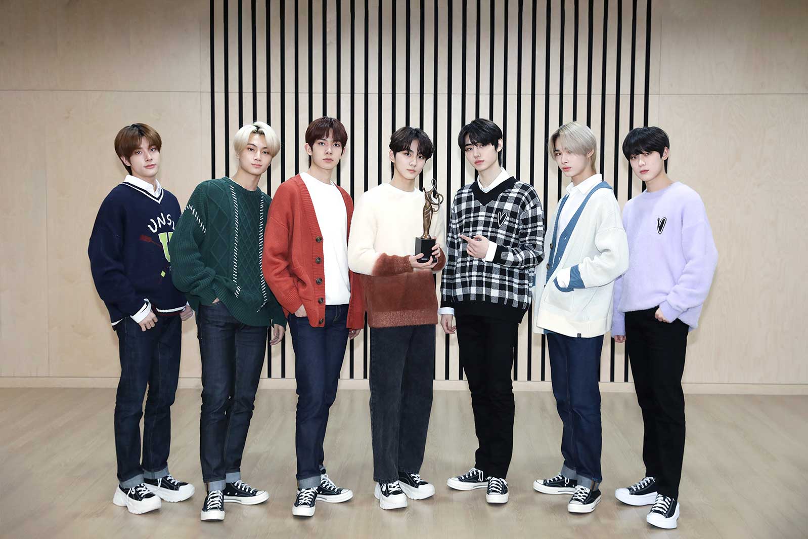 ENHYPEN、デビュー2ヶ月で新人賞4冠達成