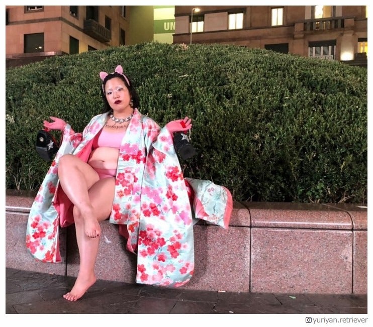 ゆりやんレトリィバァ、ビキニ×着物×眉なしの大胆ルック ミラノで視線集める