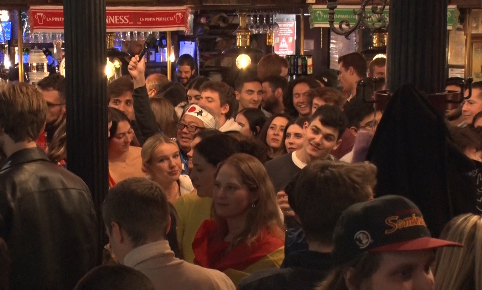 「世界なんでその歌知ってるの？」より（C）テレビ東京