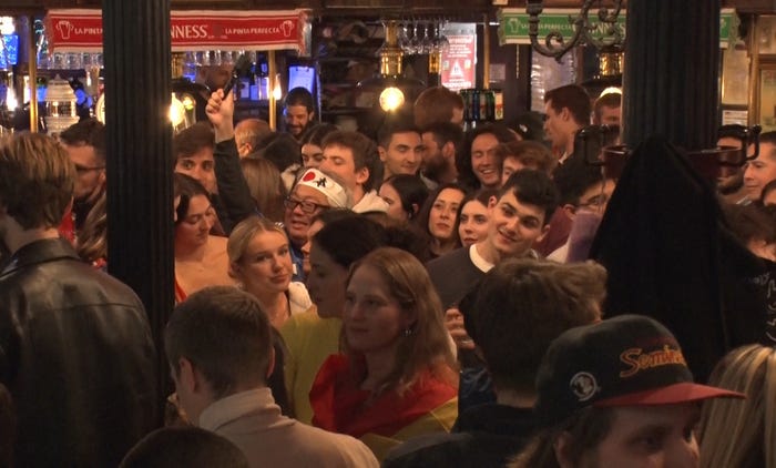 「世界なんでその歌知ってるの?」より(C)テレビ東京