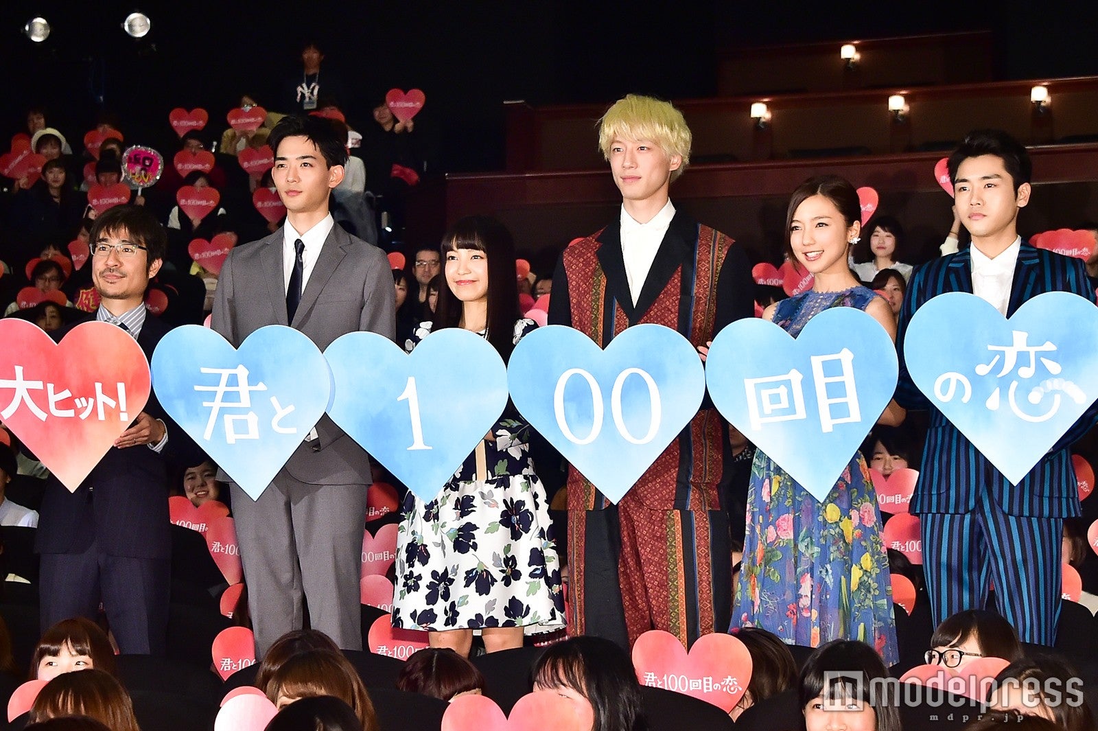 （左から）月川翔監督、竜星涼、miwa、坂口健太郎、真野恵里菜、泉澤祐希（C）モデルプレス