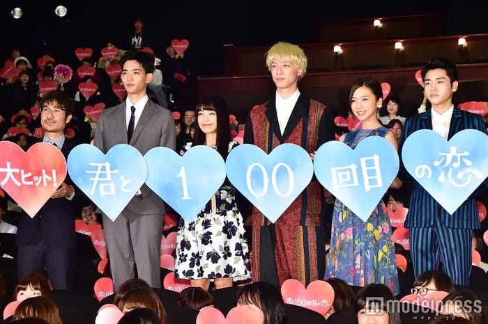 (左から)月川翔監督、竜星涼、miwa、坂口健太郎、真野恵里菜、泉澤祐希(C)モデルプレス