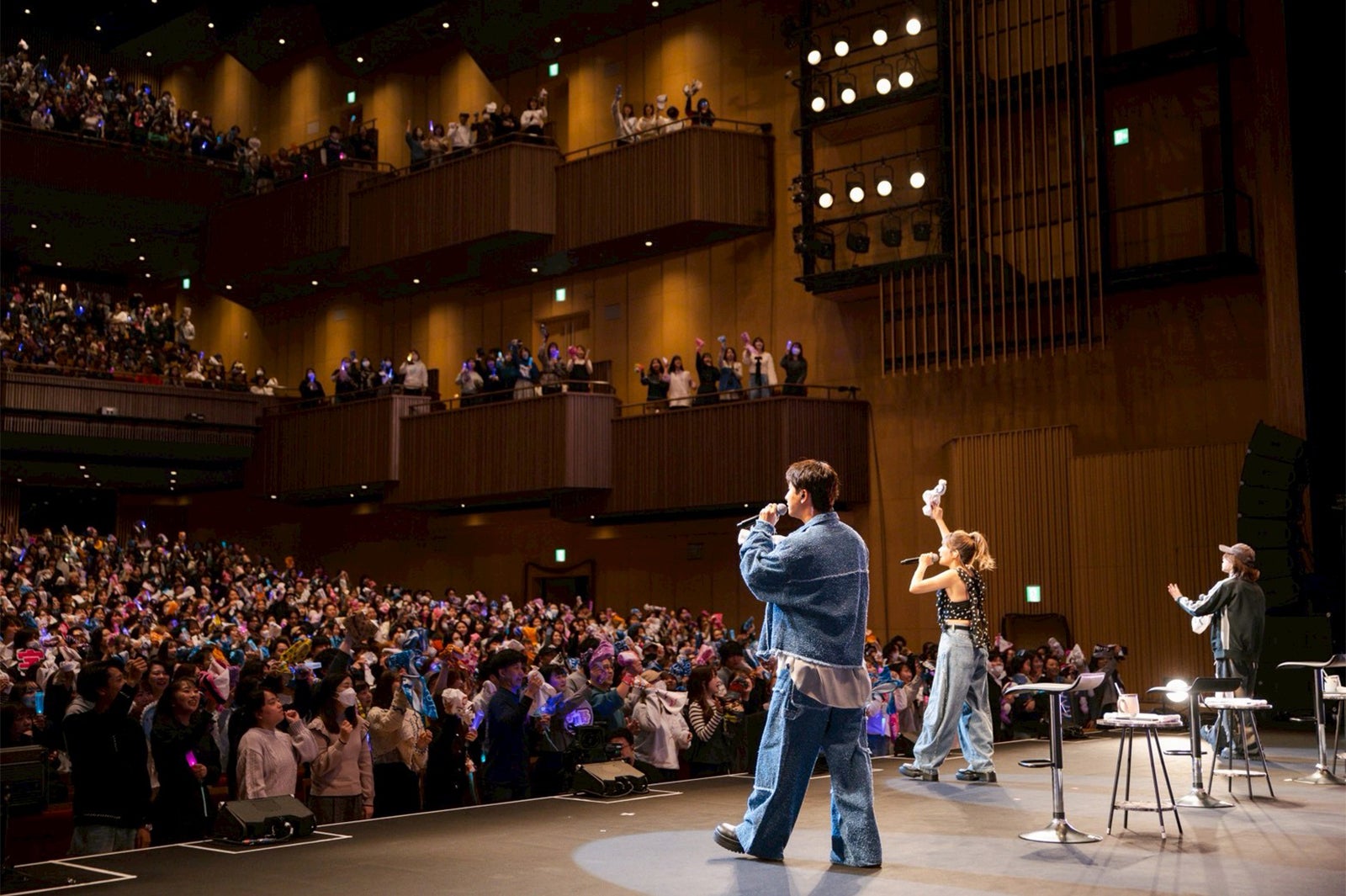 與真司郎、宇野実彩子、末吉秀太（提供写真）