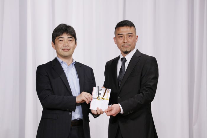 小野寺秀樹さん(右)/画像提供:よしもとクリエイティブ・エージェンシー