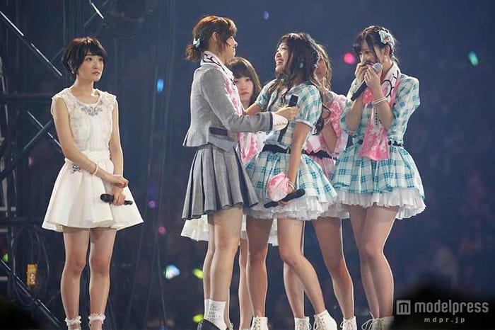 ライブの様子(C)AKS