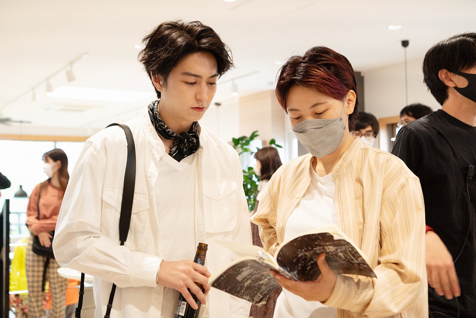 稲葉友／「ずっと独身でいるつもり？」オフショット （C）2021日活