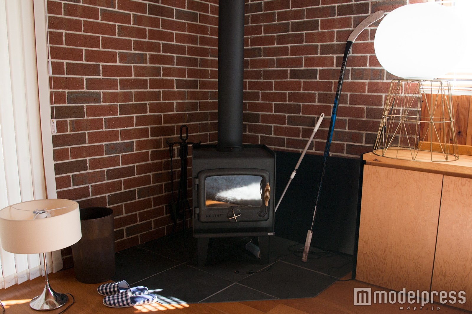 暖炉／女子部屋（C）モデルプレス