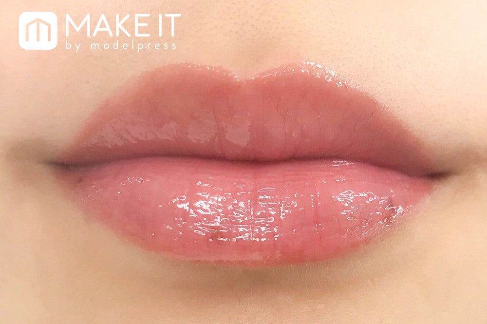 ヴィセ アヴァン／オイルイン リップティント／001 KISS&HUG 使用 (C)メイクイット