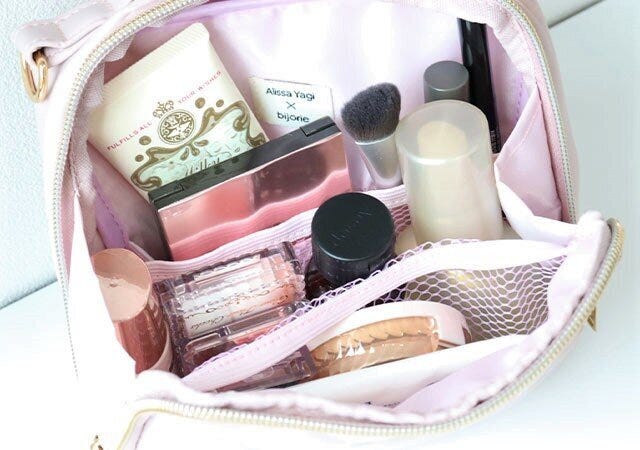 宝島社　ムック本　付録　バニティポーチ　八木アリサ