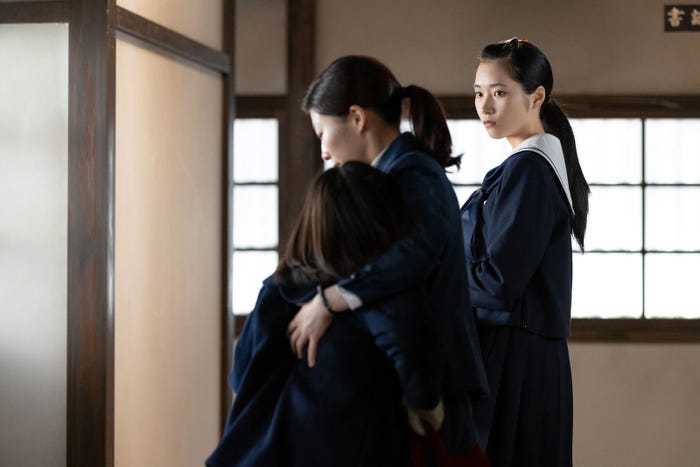 竹澤咲子、伊藤沙莉、片岡凜「虎に翼」第92話(C)NHK
