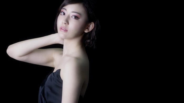 宮脇咲良・WEBムービー 「絵画に隠されたヒミツ」(提供写真)