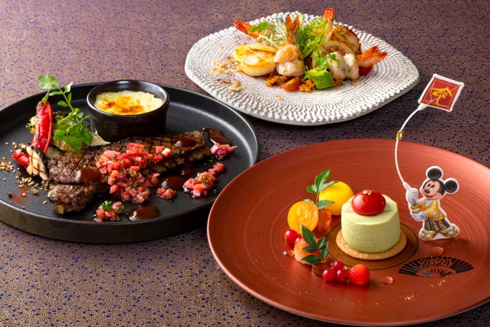 ディズニーアンバサダーホテル「エンパイア・グリル」イヤーエンド&ニューイヤーエンパイア・グリル・ディナー13,300円(C)Disney