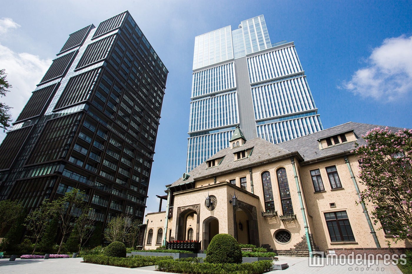 左：紀尾井レジデンス、右奥：紀尾井タワー、右手前：赤坂プリンス クラシックハウス／画像提供：西武ホールディングス