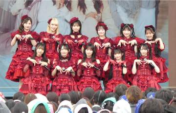 ≠ME 新曲リリイベに4000人！あいにくの雨でもファン大熱狂 鈴木瞳美「楽しそうなお顔をしてくれて幸せ」