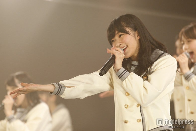 指原莉乃のサプライズ発表に会場が涙　初センター曲の詳細も明らかに　