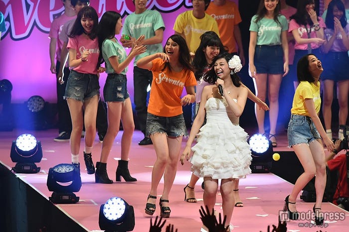 「Seventeen 夏の学園祭2015」グランドフィナーレの様子